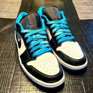 Nike Air Jordan 1 low SE laser blue